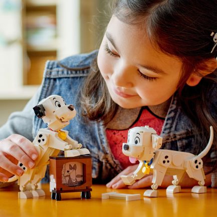 LEGO® Disney Classic: Lucky & Penny 101 Dalmatians Puppies (43271) - Image 7