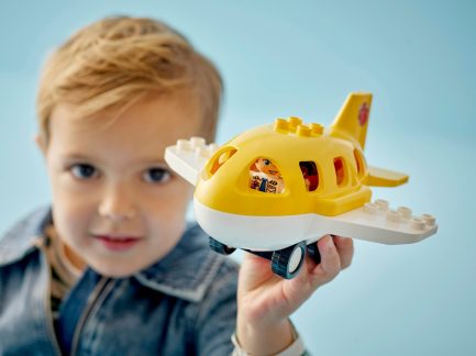 LEGO® DUPLO® Town: First Time at the Airport (10443) - Image 10