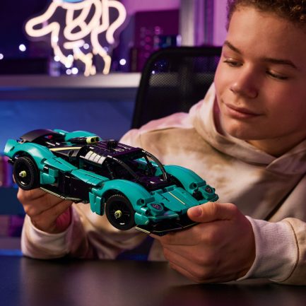 LEGO® Technic™: Aston Martin Valkyrie (42208) - Image 4