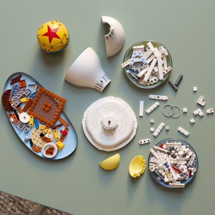 LEGO® Ideas: Disney Pixar Luxo Jr. (21357) - Image 6
