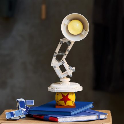 LEGO® Ideas: Disney Pixar Luxo Jr. (21357) - Image 3