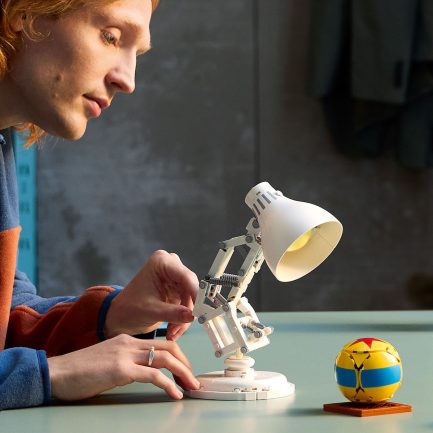 LEGO® Ideas: Disney Pixar Luxo Jr. (21357) - Image 2