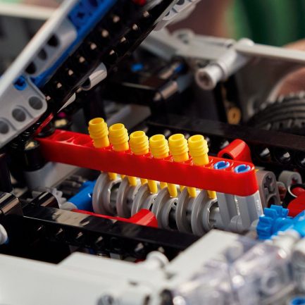 LEGO® Technic™: 2 Fast 2 Furious Αυτοκίνητο Nissan Skyline GT-R (R34) (42210) - Image 8