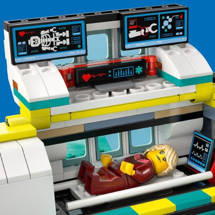 LEGO® City: Emergency Air Ambulance Plane (60465) - Image 4