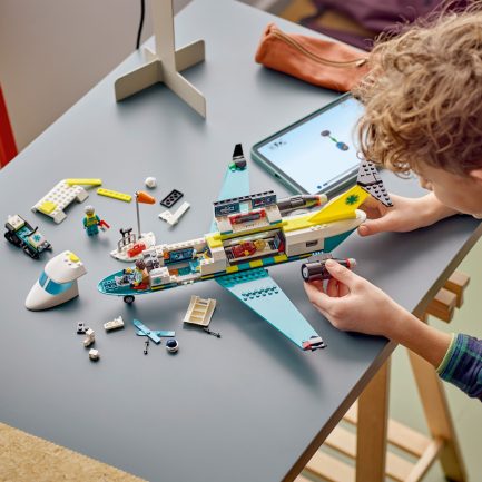 LEGO® City: Emergency Air Ambulance Plane (60465) - Image 5