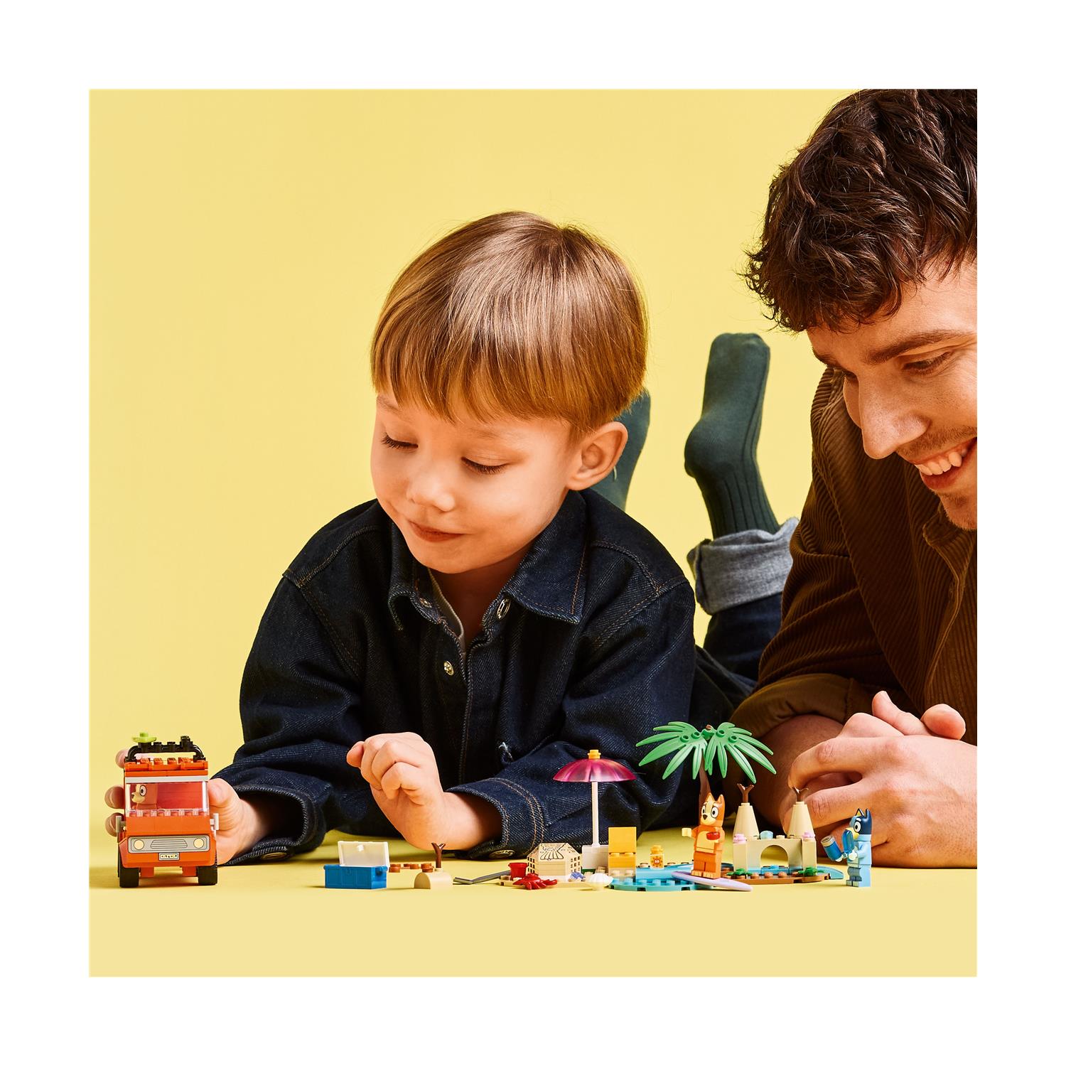 LEGO® Bluey: Bluey’s Beach & Family Car Trip (11202) - Image 5