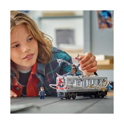 LEGO® Marvel: Spider-Man vs. Doc Ock Subway Train Scene (76321) - Image 5