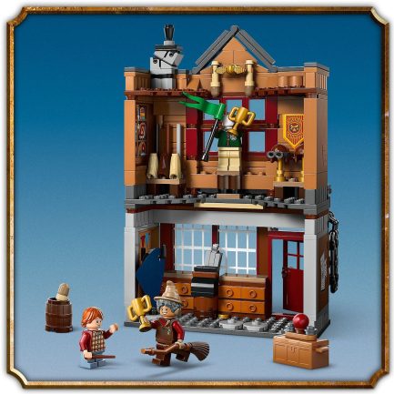 LEGO® Harry Potter™: Quality Quidditch™ Supplies & Ice Cream Parlour (76452) - Image 5