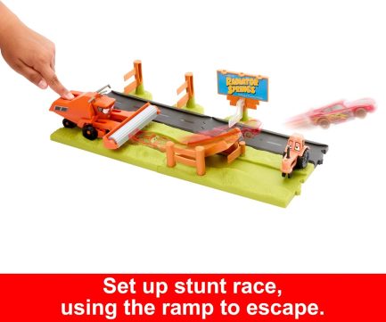 Mattel Disney Pixar: Cars - Frank Escape & Stunt Race Playset (HRX48) - Image 4