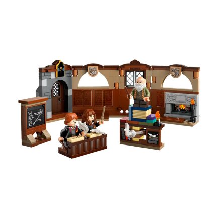 LEGO® Harry Potter™: Hogwarts™ Castle: Charms Class (76442) - Image 7