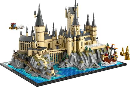LEGO® Harry Potter™: Hogwarts™ Castle and Grounds (76419) - Image 9