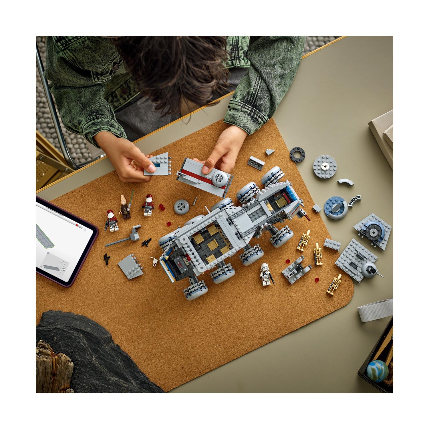 LEGO® Star Wars: The Clone Wars™ Republic Juggernaut (75413) - Image 4