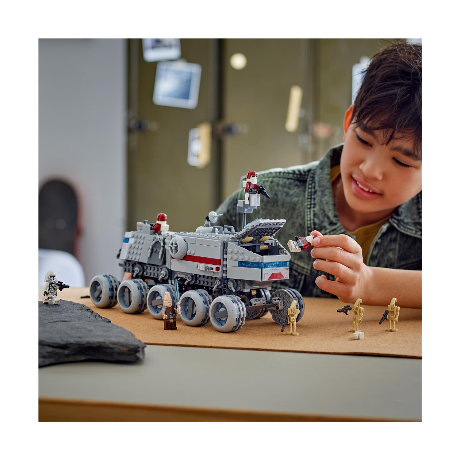 LEGO® Star Wars: The Clone Wars™ Republic Juggernaut (75413) - Image 5