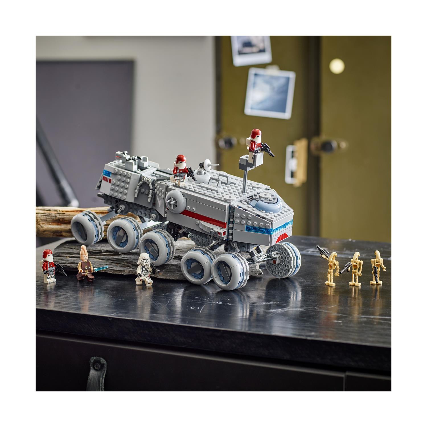 LEGO® Star Wars: The Clone Wars™ Republic Juggernaut (75413) - Image 6