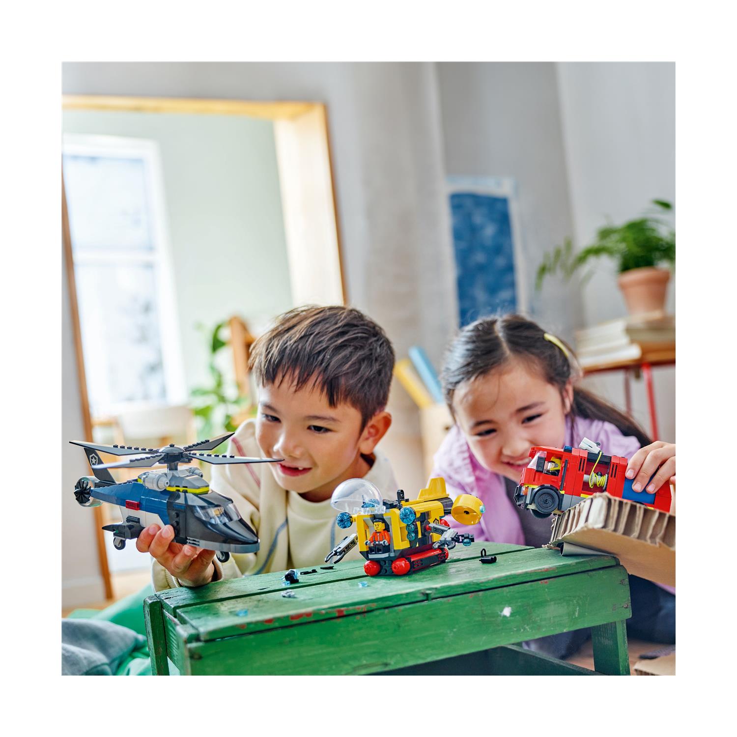 LEGO® City: Helicopter, Fire Truck & Submarine Remix (60462) - Image 6