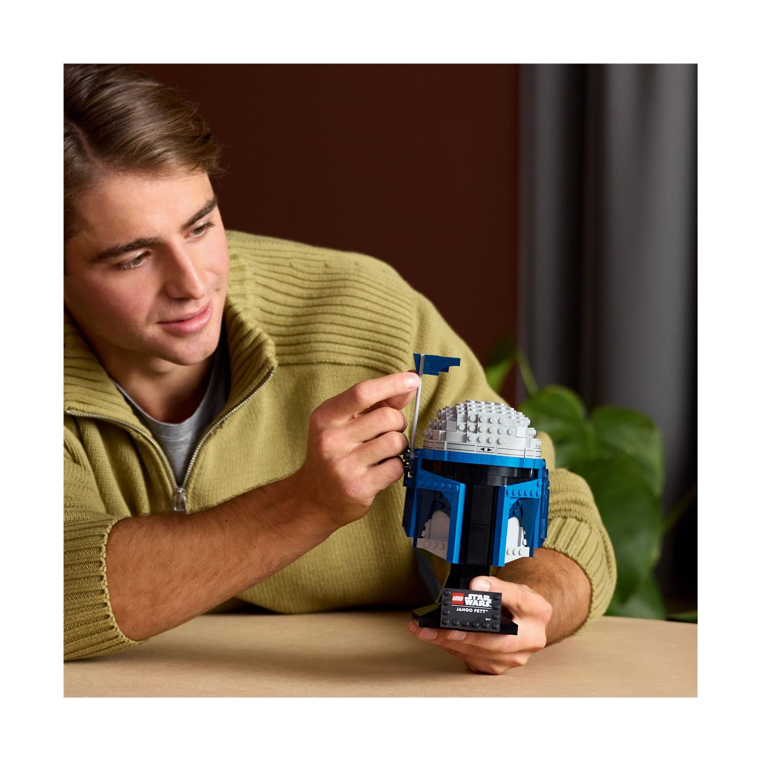 LEGO® Star Wars™: Jango Fett™ Helmet (75408) - Image 5