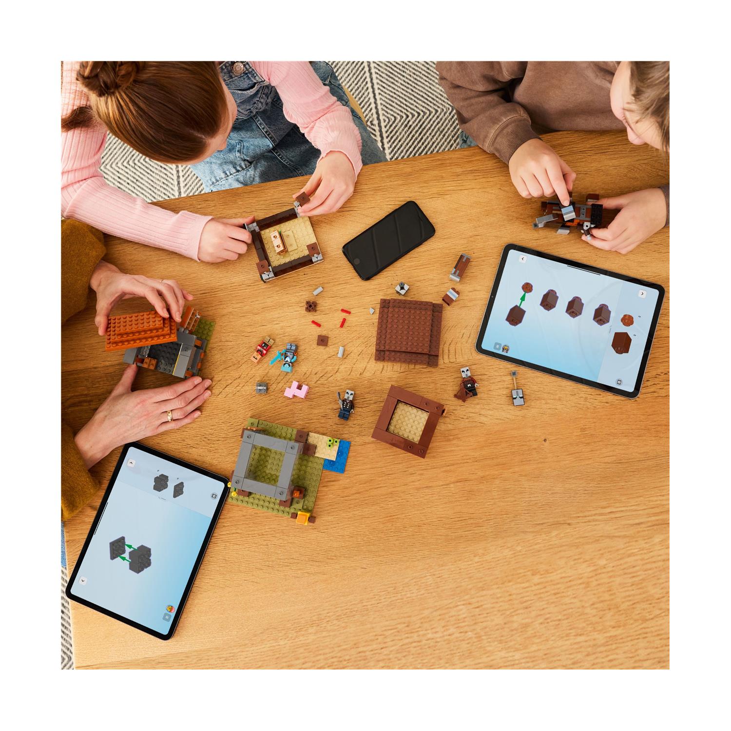 LEGO® Minecraft®: The Pillager Outpost and Ravager (21278) - Image 4