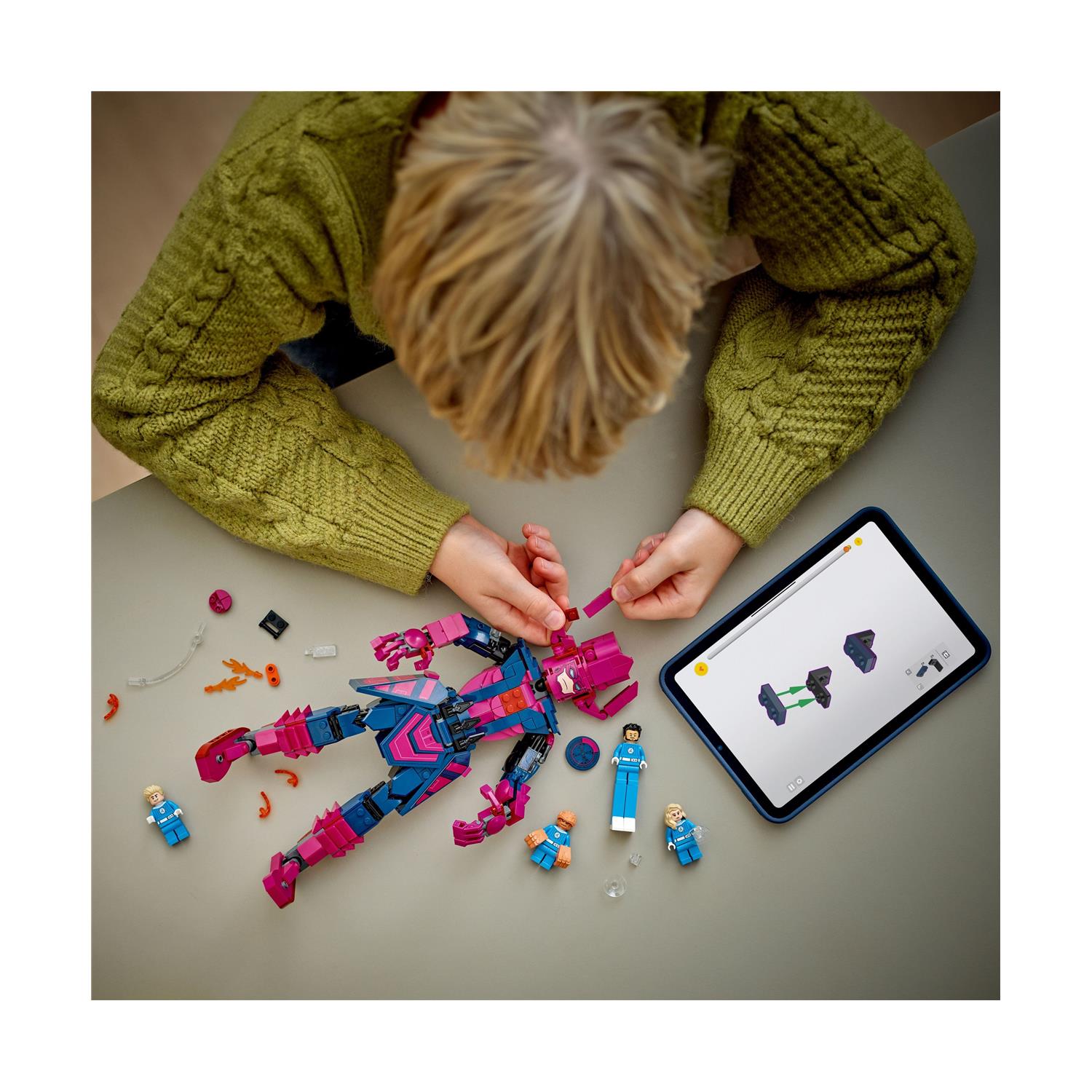 LEGO® Marvel: Fantastic Four vs. Galactus Construction Figure (76316) - Image 5