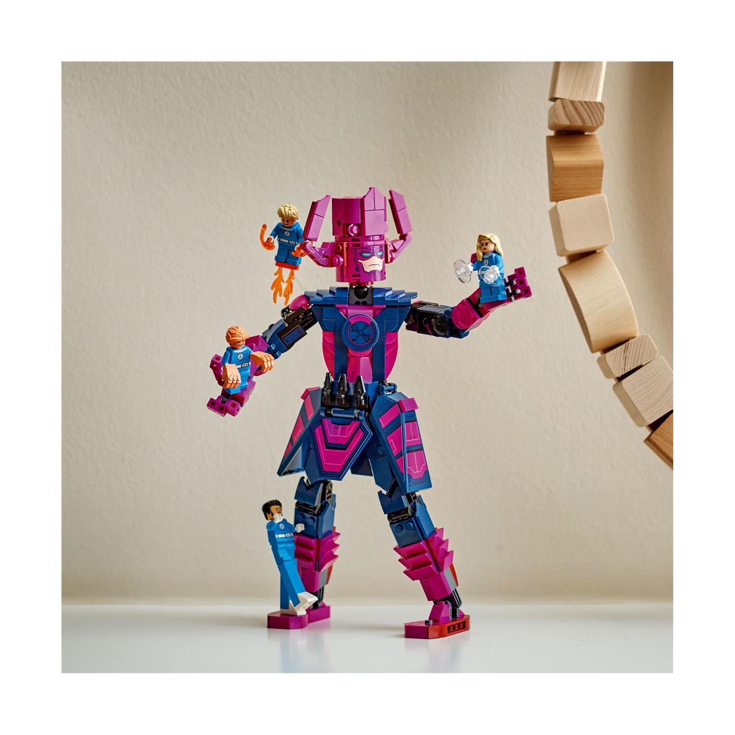 LEGO® Marvel: Fantastic Four vs. Galactus Construction Figure (76316) - Image 7
