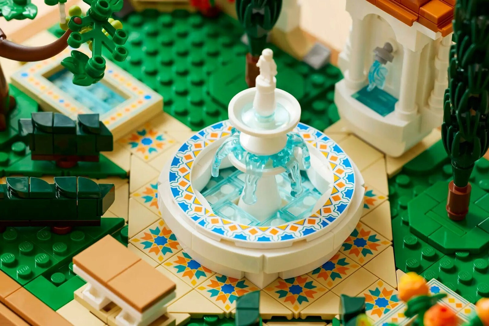 LEGO® Icons: Fountain Garden (10359) - Image 2