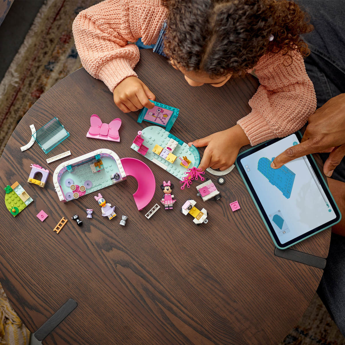 LEGO® Disney Classic: Minnie’s Pet Hotel (43274) - Image 6