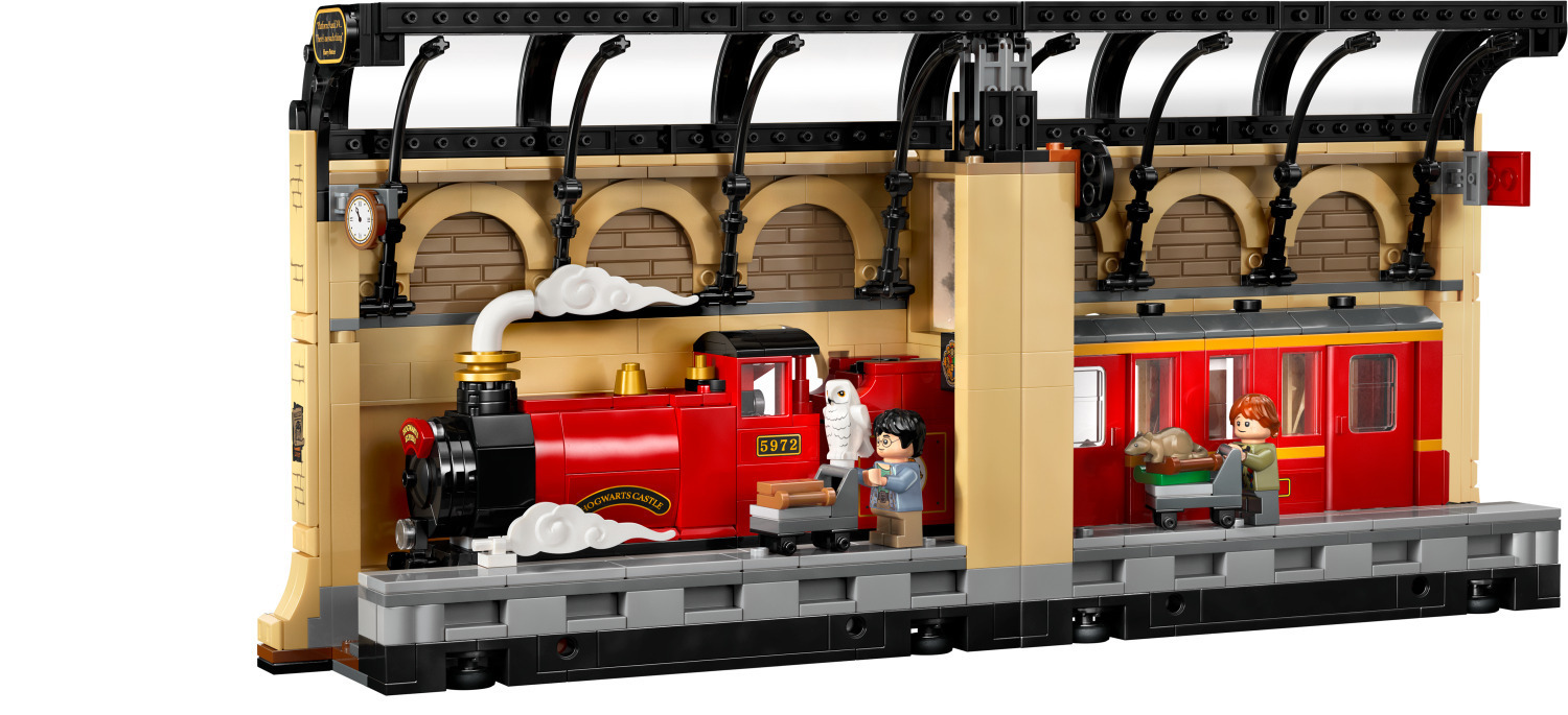 LEGO® Harry Potter™: Book Nook: Hogwarts™ Express (76450) - Image 4