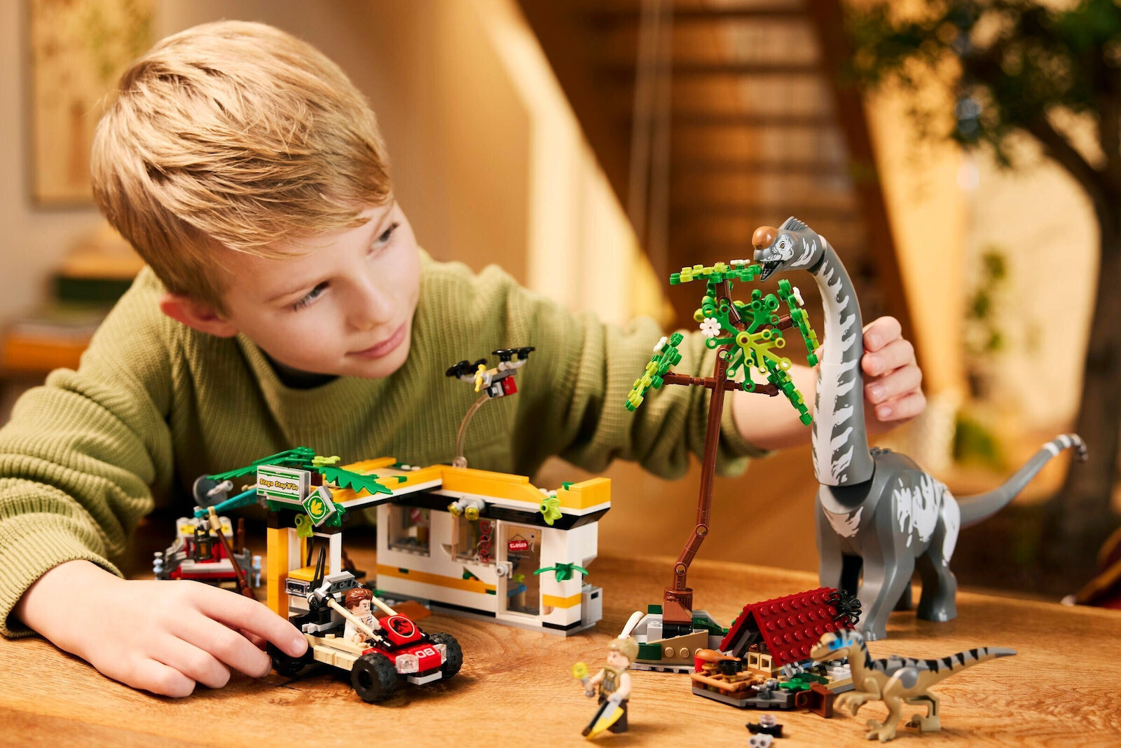 LEGO Jurassic World: Raptor & Titanosaurus Tracking Mission (76973) - Image 4